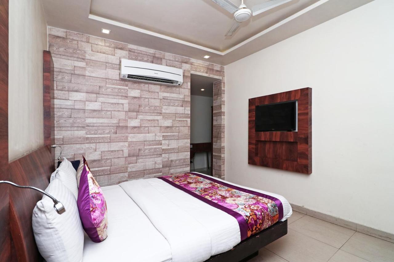 Hotel Deep Kanpur Exterior photo