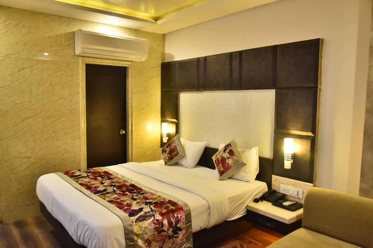 Hotel Deep Kanpur Exterior photo