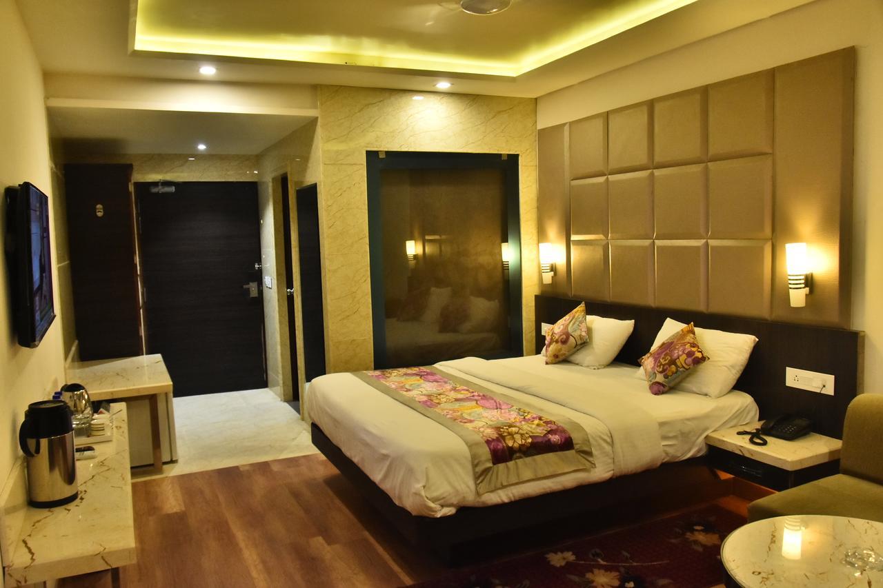 Hotel Deep Kanpur Exterior photo